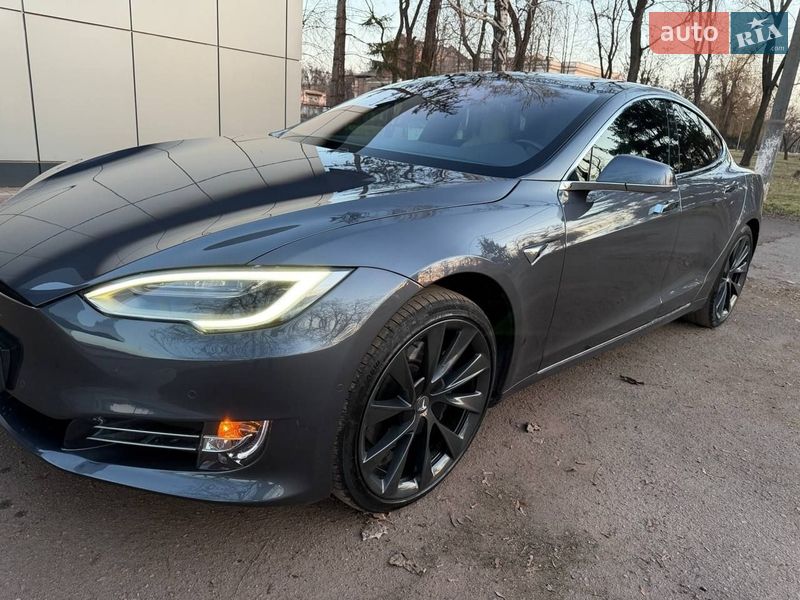 Ліфтбек Tesla Model S 2020 в Кривому Розі