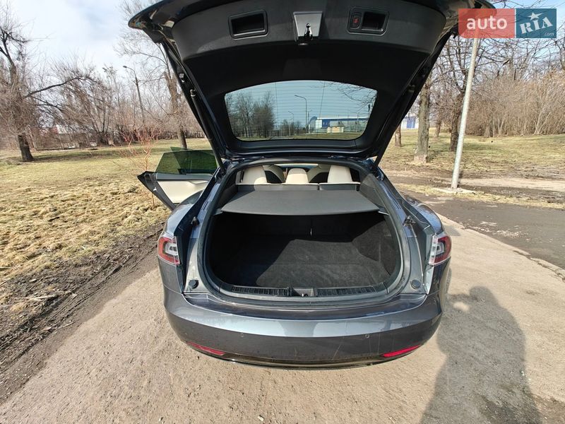Ліфтбек Tesla Model S 2020 в Кривому Розі