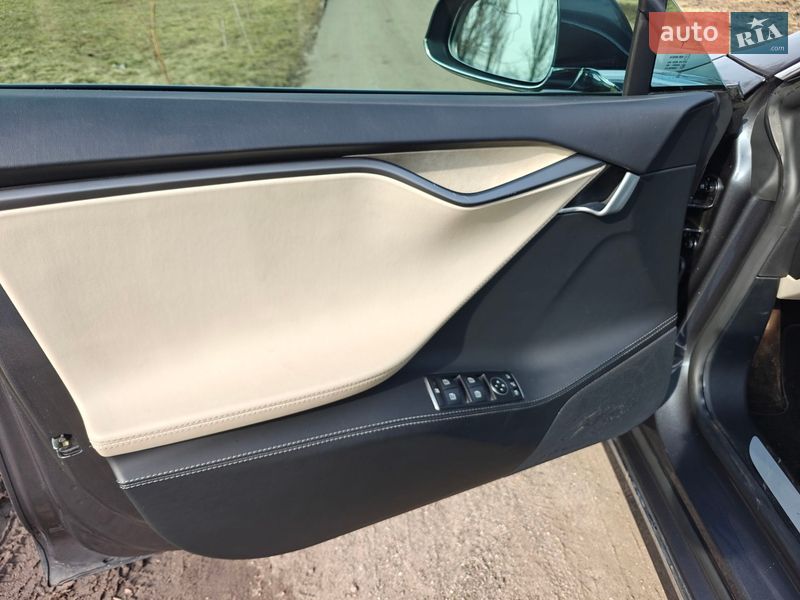 Ліфтбек Tesla Model S 2020 в Кривому Розі