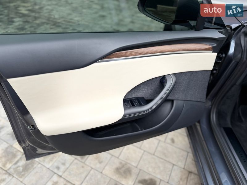 Лифтбек Tesla Model S 2021 в Виннице