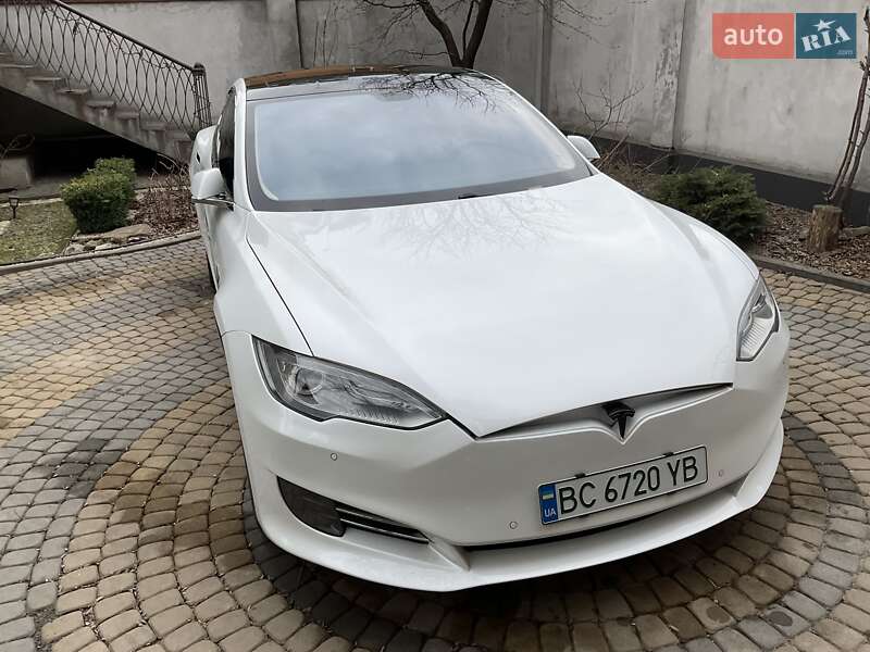 Лифтбек Tesla Model S 2014 в Львове