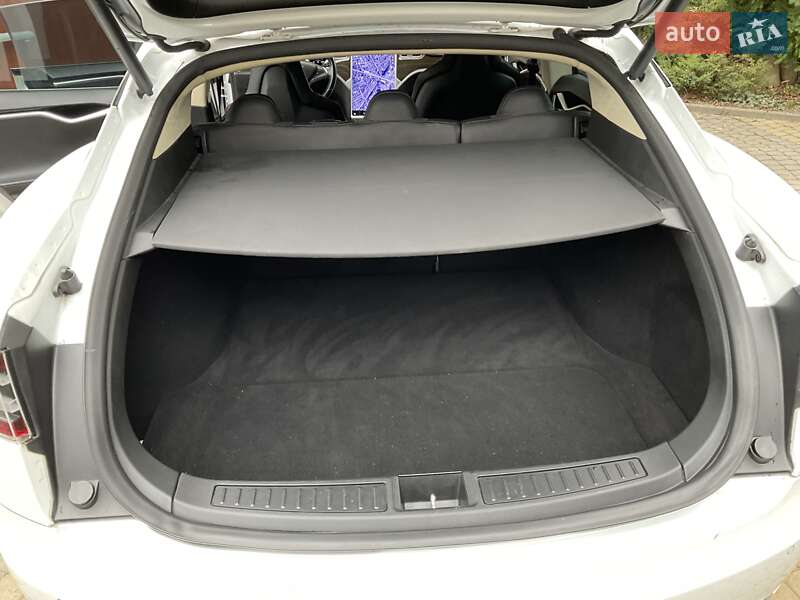Лифтбек Tesla Model S 2014 в Львове