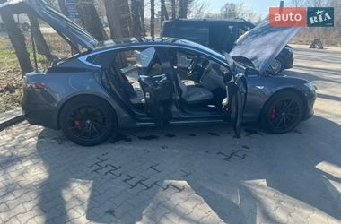 Лифтбек Tesla Model S 2015 в Львове