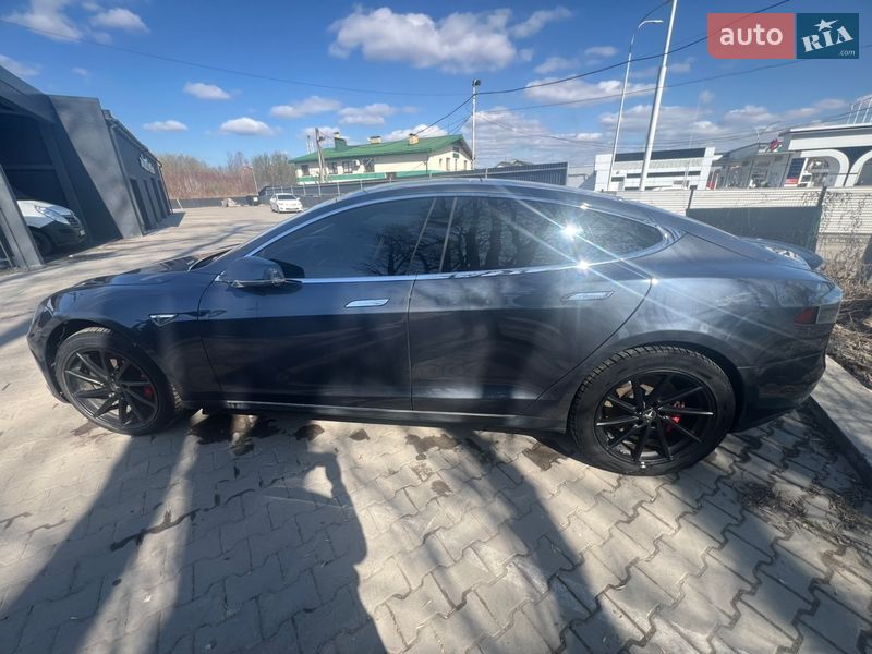 Лифтбек Tesla Model S 2015 в Львове