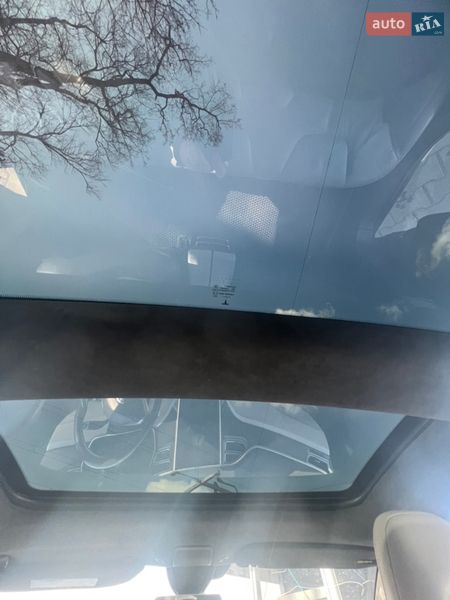 Лифтбек Tesla Model S 2015 в Львове