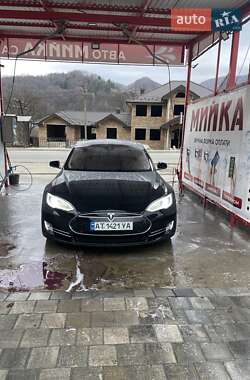 Лифтбек Tesla Model S 2014 в Косове