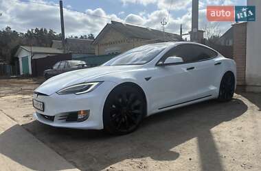 Лифтбек Tesla Model S 2016 в Киеве