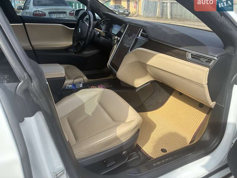 Лифтбек Tesla Model S 2016 в Киеве