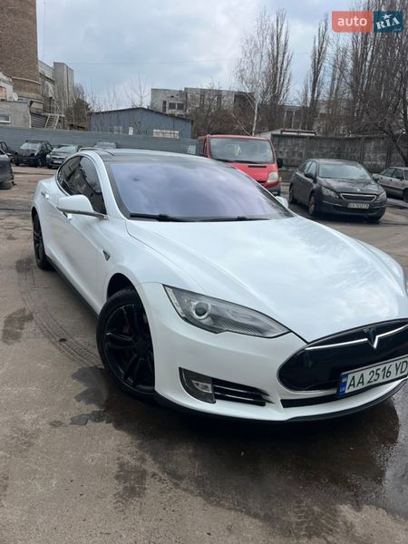 Лифтбек Tesla Model S 2014 в Киеве