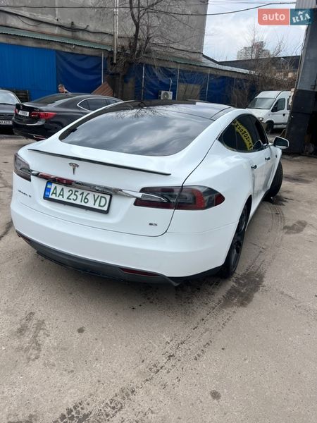 Лифтбек Tesla Model S 2014 в Киеве
