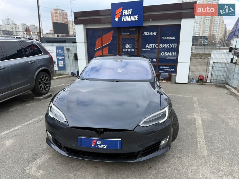 Лифтбек Tesla Model S 2016 в Киеве