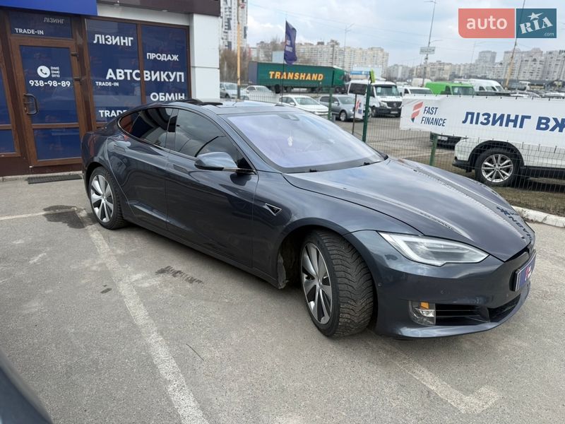Лифтбек Tesla Model S 2016 в Киеве