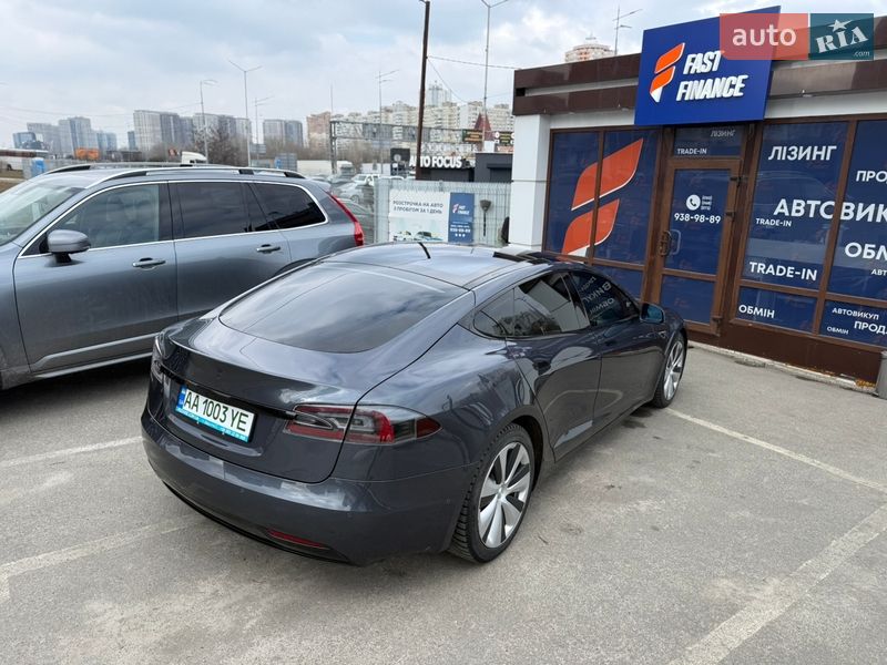 Лифтбек Tesla Model S 2016 в Киеве