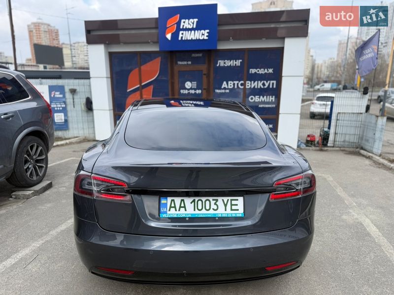 Лифтбек Tesla Model S 2016 в Киеве