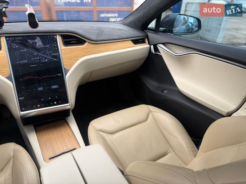 Лифтбек Tesla Model S 2016 в Киеве