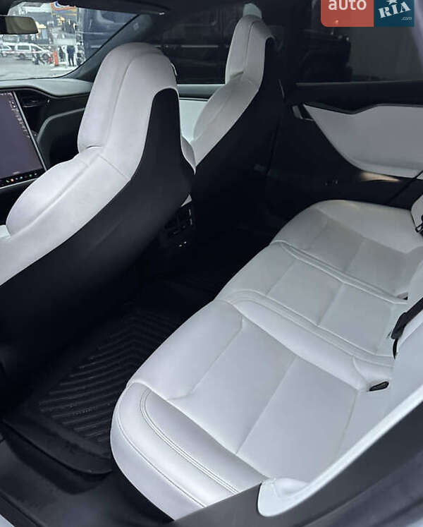Лифтбек Tesla Model S 2018 в Львове