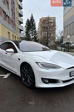 Лифтбек Tesla Model S 2018 в Львове