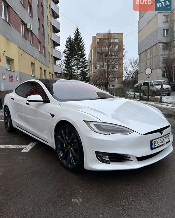 Лифтбек Tesla Model S 2018 в Львове