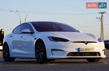 Лифтбек Tesla Model S 2023 в Киеве