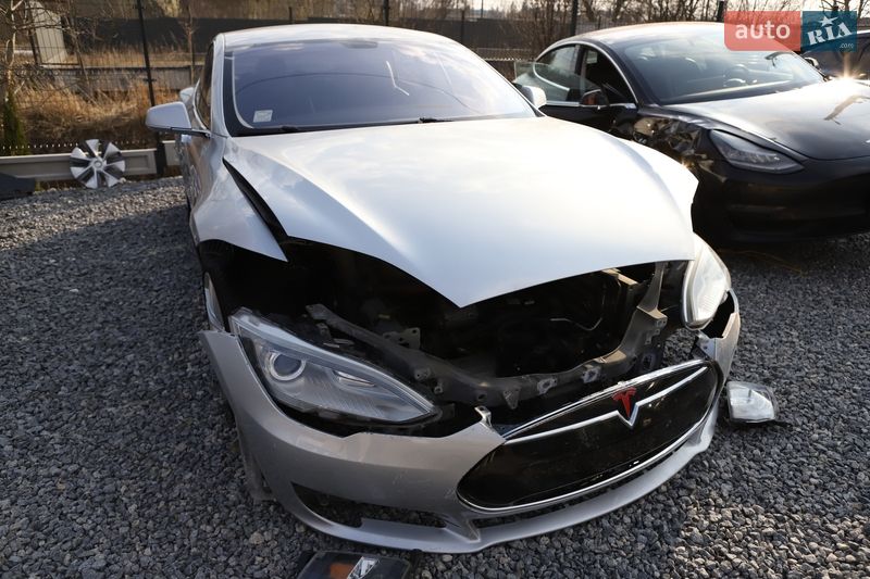 Лифтбек Tesla Model S 2014 в Дрогобыче