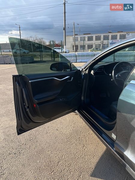 Ліфтбек Tesla Model S 2017 в Житомирі