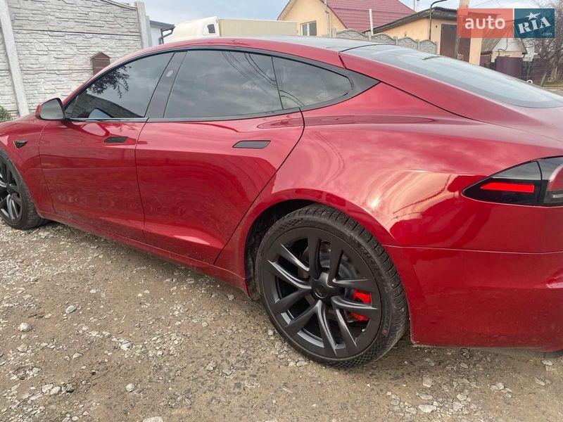 Лифтбек Tesla Model S 2023 в Староконстантинове