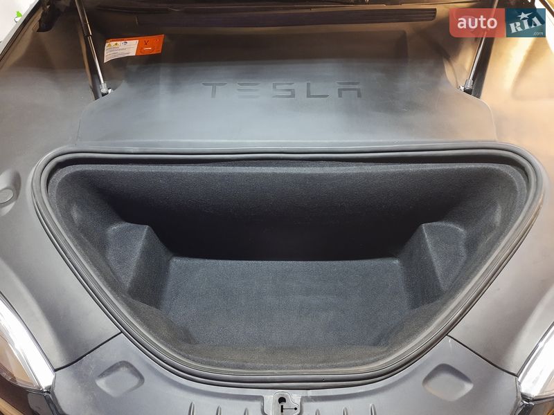 Лифтбек Tesla Model S 2017 в Тернополе