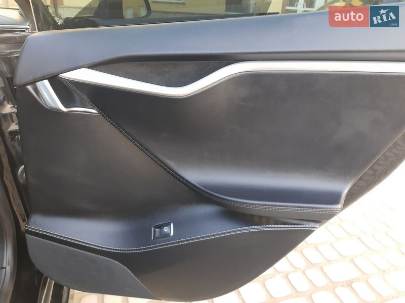 Лифтбек Tesla Model S 2017 в Тернополе