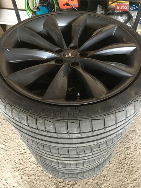 Хэтчбек Tesla Model S 2014 в Коломые
