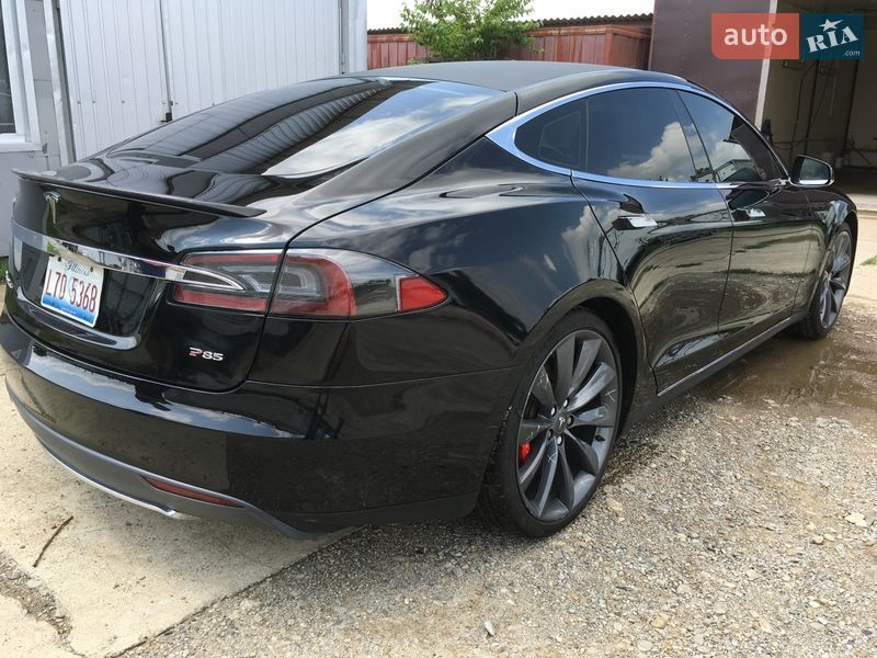 Хэтчбек Tesla Model S 2014 в Коломые