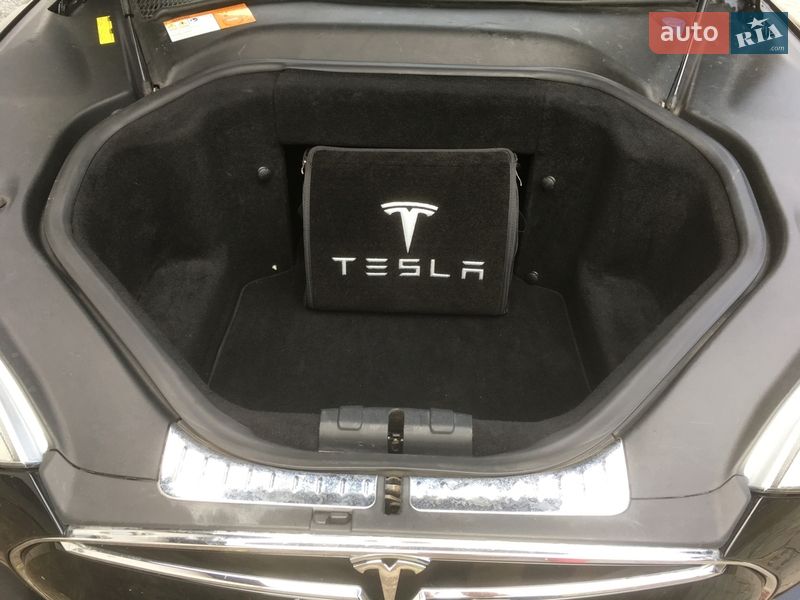 Хэтчбек Tesla Model S 2014 в Коломые
