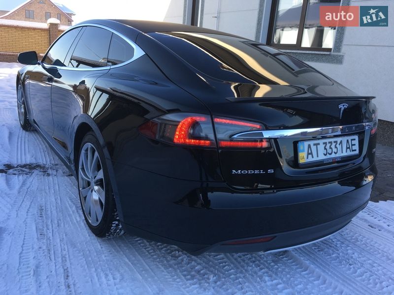 Хэтчбек Tesla Model S 2014 в Коломые