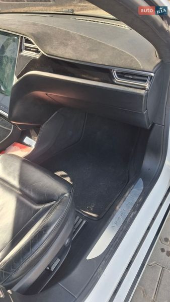 Ліфтбек Tesla Model S 2015 в Тернополі