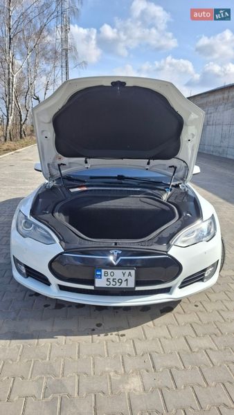 Лифтбек Tesla Model S 2015 в Тернополе