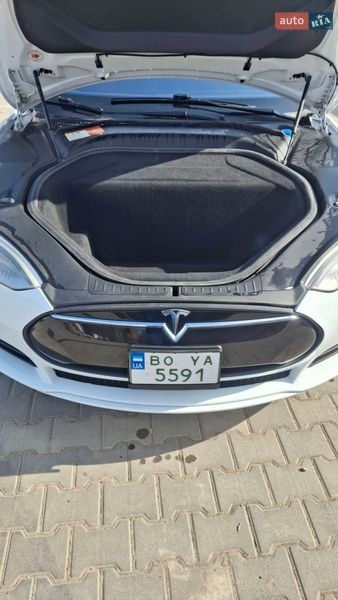 Ліфтбек Tesla Model S 2015 в Тернополі
