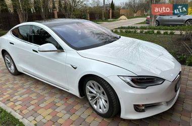 Лифтбек Tesla Model S 2017 в Киеве