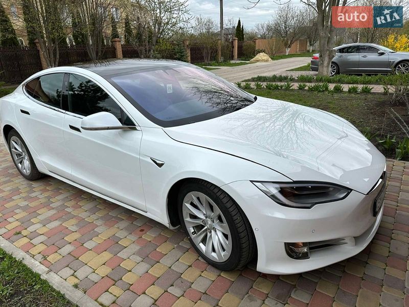 Ліфтбек Tesla Model S 2017 в Києві фото 5 Ліфтбек Tesla Model S 2017 в Києві
