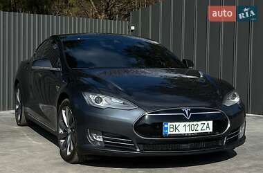 Лифтбек Tesla Model S 2015 в Ровно