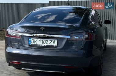 Лифтбек Tesla Model S 2015 в Смыге