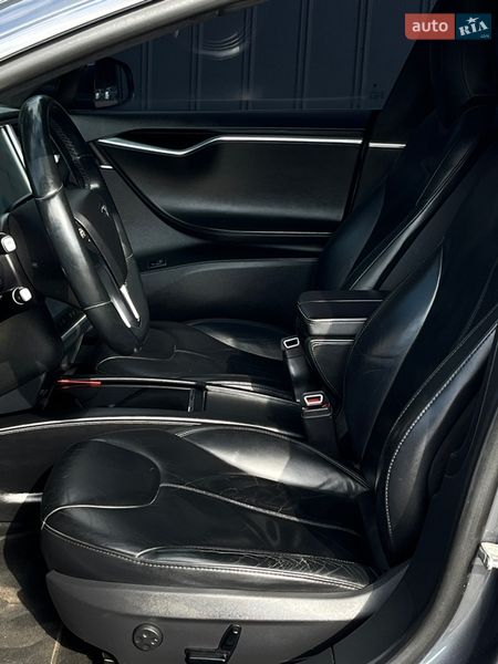 Лифтбек Tesla Model S 2015 в Смыге