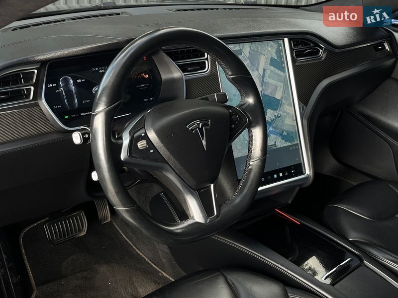 Лифтбек Tesla Model S 2015 в Смыге