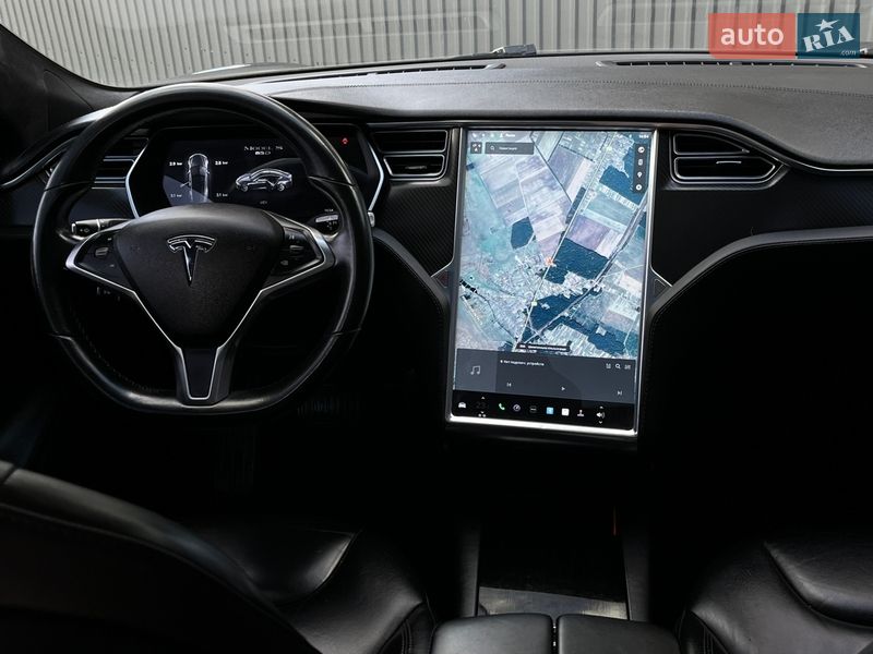 Лифтбек Tesla Model S 2015 в Смыге