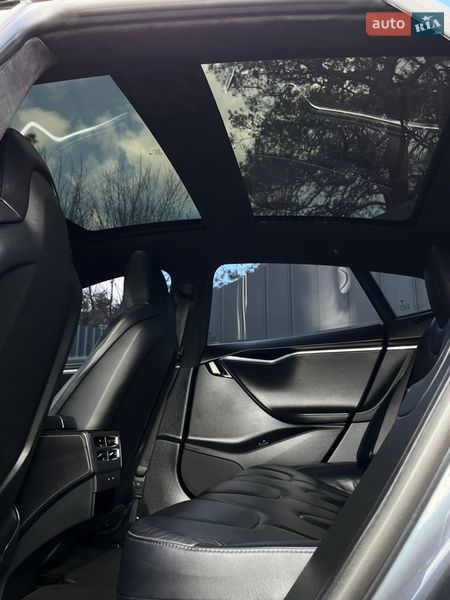 Лифтбек Tesla Model S 2015 в Смыге