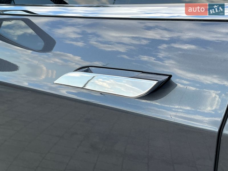 Лифтбек Tesla Model S 2015 в Смыге