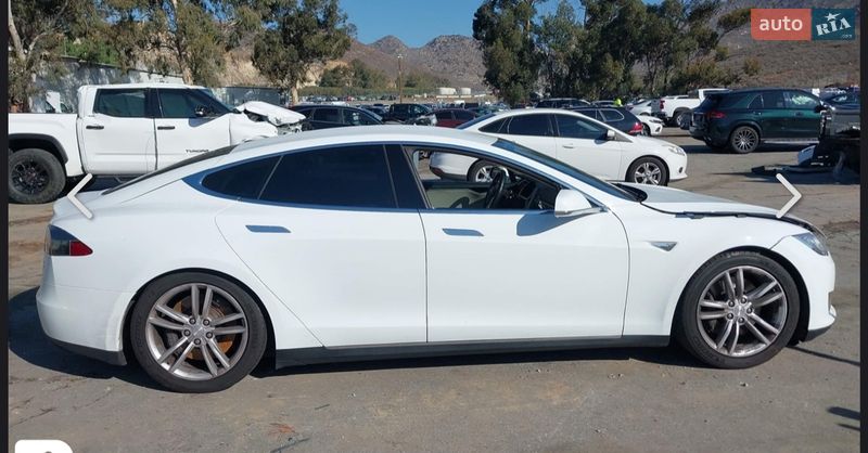 Ліфтбек Tesla Model S 2013 в Тернополі