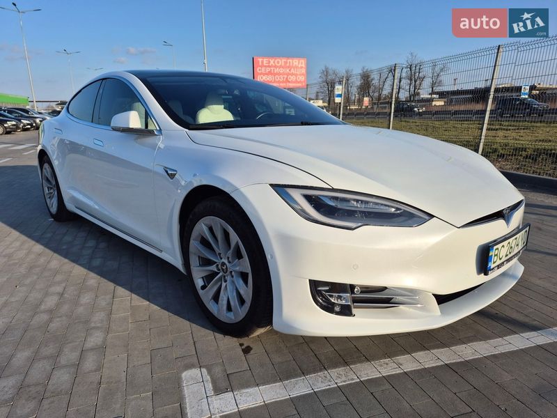 Tesla Model S 2020