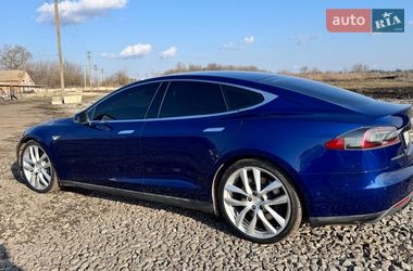 Лифтбек Tesla Model S 2015 в Киеве