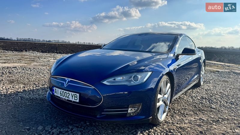 Лифтбек Tesla Model S 2015 в Киеве