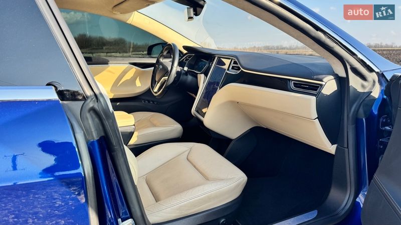 Лифтбек Tesla Model S 2015 в Киеве