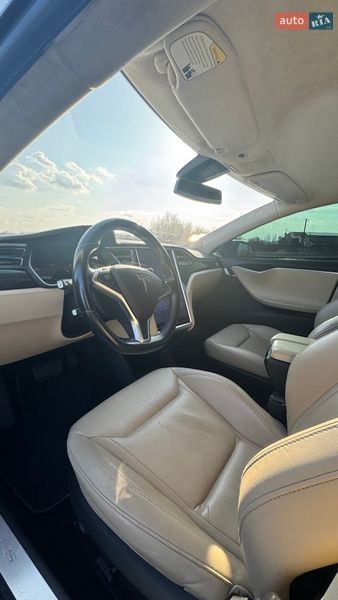 Лифтбек Tesla Model S 2015 в Киеве